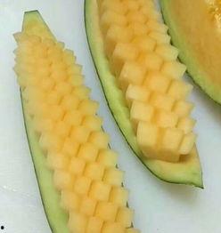 吃蜜瓜的小孩视频,孩子品尝蜜瓜的欢乐时光