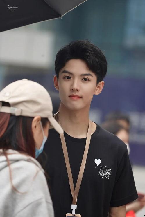 进娱乐圈为了吃瓜的小说